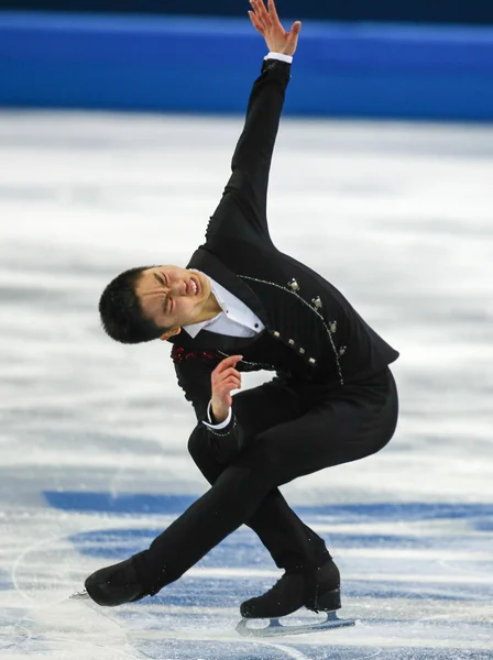 Patinaje artístico. Hombres patinaje libre —  Fotos de Stock