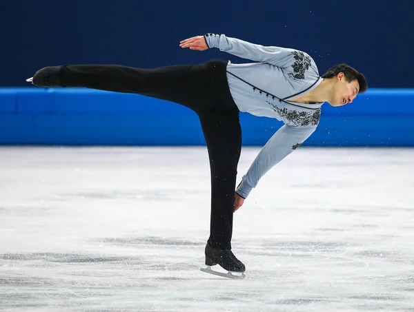 Patinaje artístico. Hombres patinaje libre —  Fotos de Stock