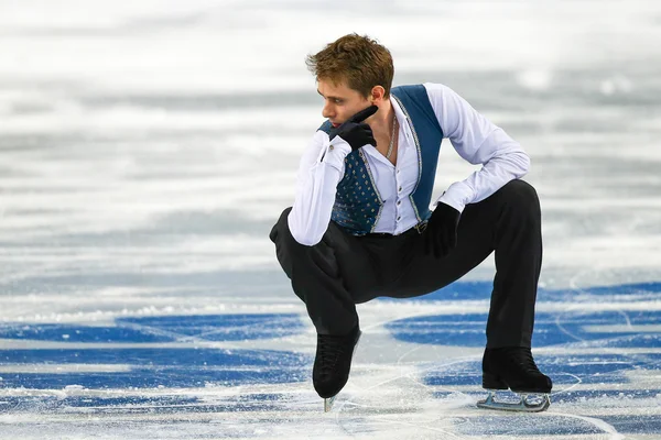 Patinaje artístico. Hombres patinaje libre —  Fotos de Stock