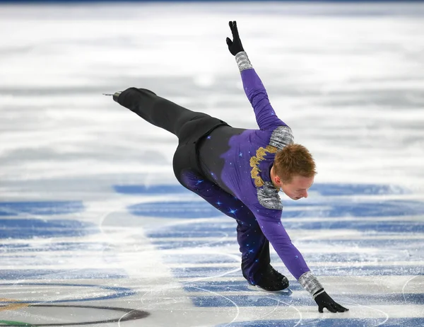 Kunstschaatsen. mannen vrije schaatsen — Stockfoto