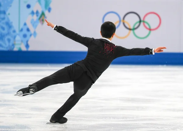 Patinaje artístico. Hombres patinaje libre —  Fotos de Stock