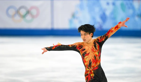 Patinaje artístico. Hombres patinaje libre —  Fotos de Stock