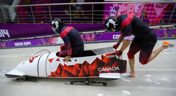 Dos hombres bobsleigh calor —  Fotos de Stock