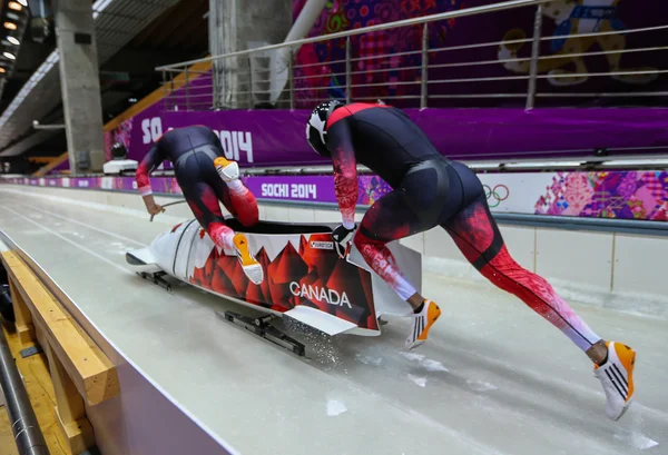 To-mands bobsleigh varme - Stock-foto