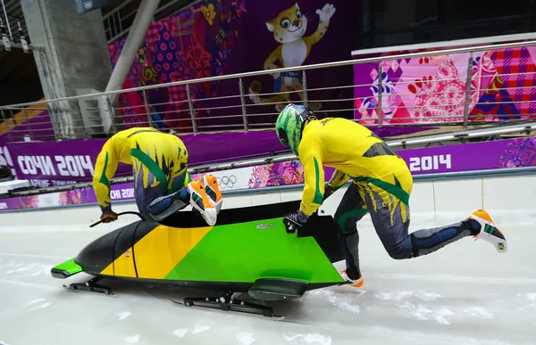 Dos hombres bobsleigh calor — Foto de Stock