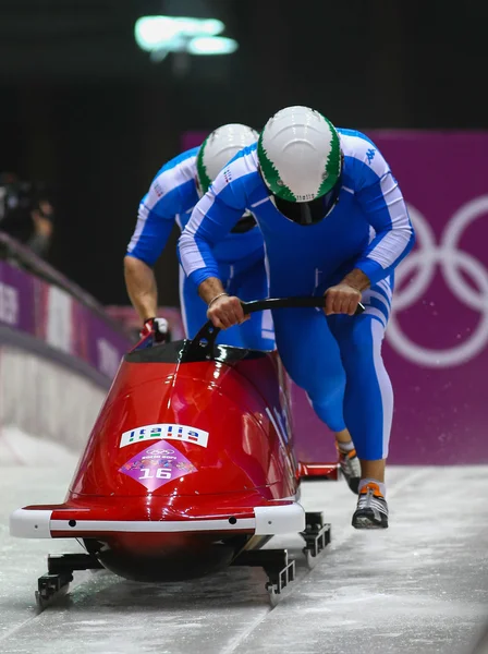 Dos hombres bobsleigh calor — Foto de Stock