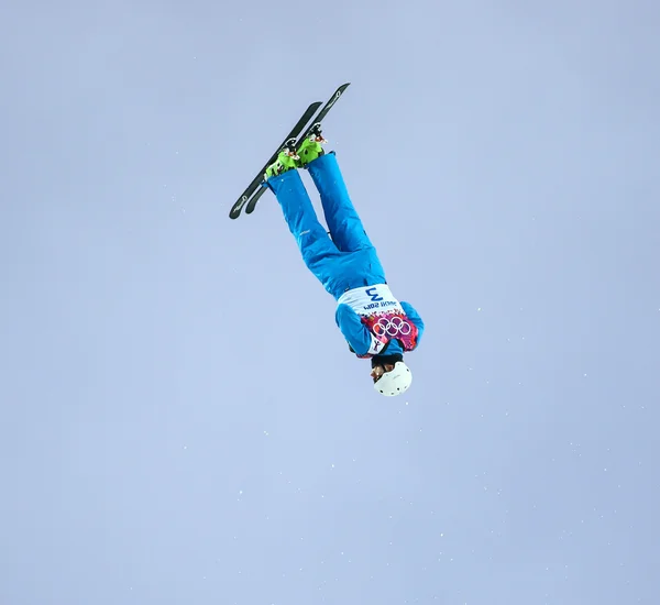 Vrije stijl skiën. mannen antennes kwalificatie — Stockfoto