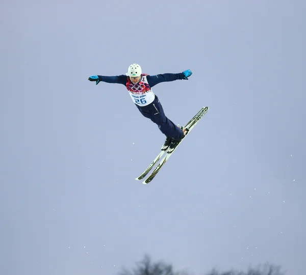 Vrije stijl skiën. mannen antennes kwalificatie — Stockfoto