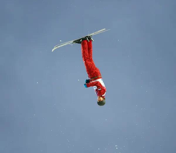 Esqui Freestyle. Qualificação de antenas masculinas — Fotografia de Stock