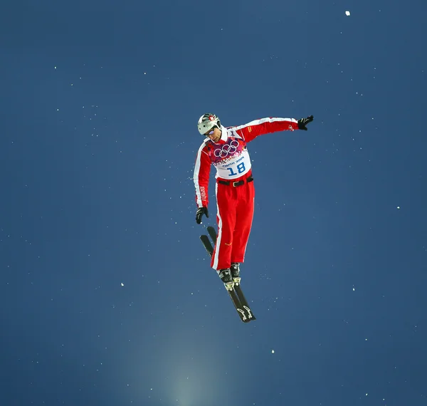 Akrobatické lyžování. Pánské antény kvalifikace — Stock fotografie