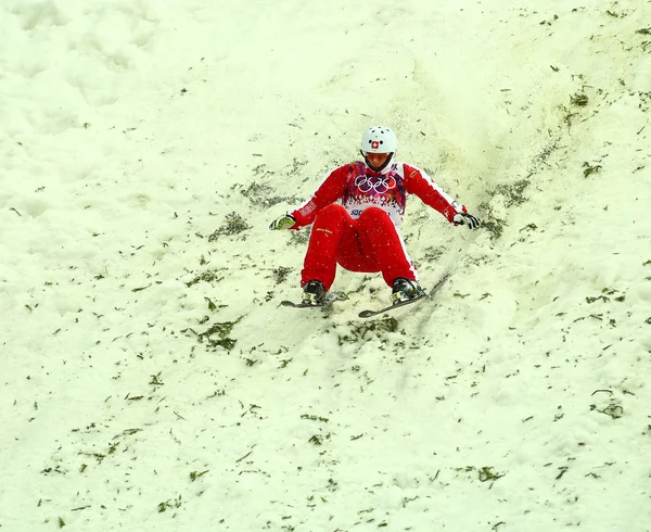 Akrobatické lyžování. Pánské antény kvalifikace — Stock fotografie