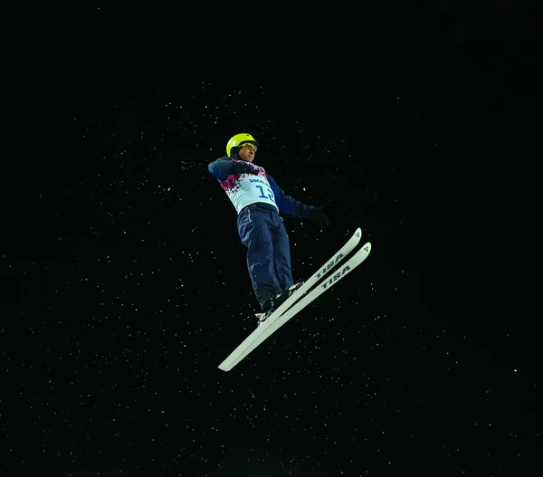 Akrobatické lyžování. Pánské antény finální — Stock fotografie