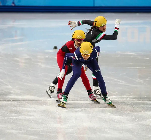 Signore '1000 m riscalda brevi riscaldamenti pista — Foto Stock