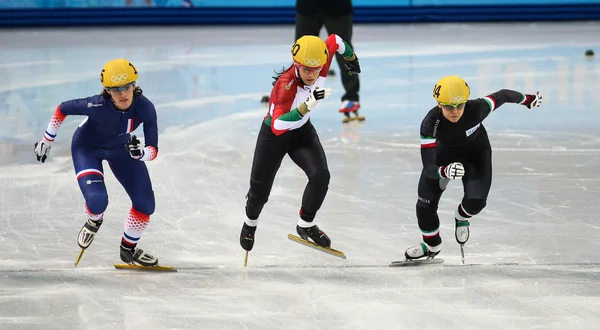 Signore '1000 m riscalda brevi riscaldamenti pista — Foto Stock