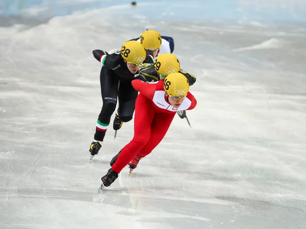 Dámský 1000 m ohřívá krátké trati tepel — Stock fotografie