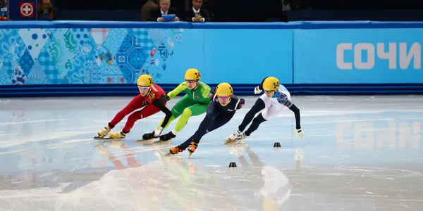 Senhoras '1000 m aquece aquecedores de pista curta — Fotografia de Stock