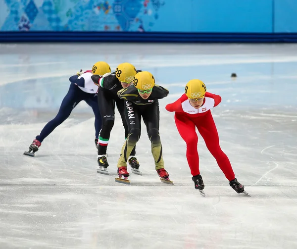 Dámský 1000 m ohřívá krátké trati tepel — Stock fotografie