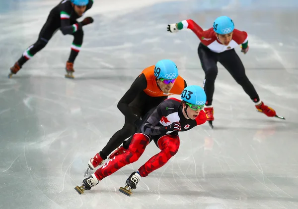 Ohřívá krátké trati 500 m muži — Stock fotografie