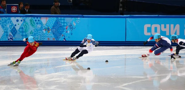 Ohřívá krátké trati 500 m muži — Stock fotografie