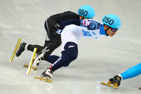 Ohřívá krátké trati 500 m muži — Stock fotografie