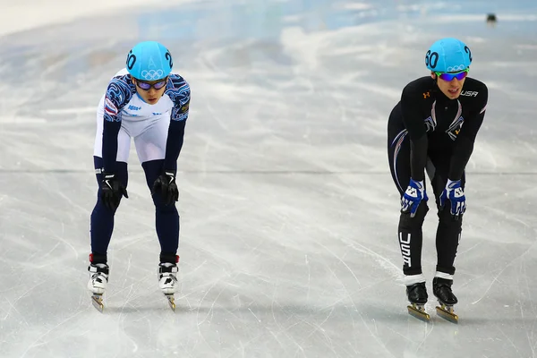 Erkekler 500 m kısa parça ısıtır — Stok fotoğraf