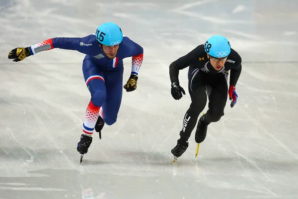 Ohřívá krátké trati 500 m muži — Stock fotografie