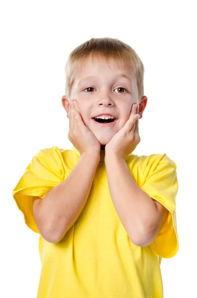Πορτρέτο της ευτυχισμένη χαρούμενη όμορφο μικρό αγόρι που απομονώνονται σε λευκό — Φωτογραφία Αρχείου