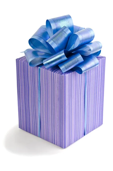 Purple gift box with a ribbon bow — Stock Photo, Image