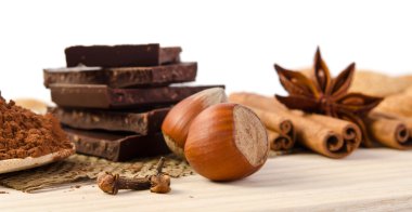 çikolata, baharat ve kuruyemiş-tatlı gıda