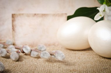 Paskalya yumurtaları ve kardelen