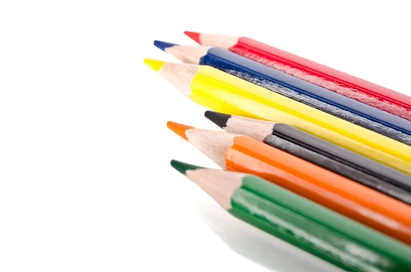 Belos lápis multi-coloridos isolados no fundo branco — Fotografia de Stock