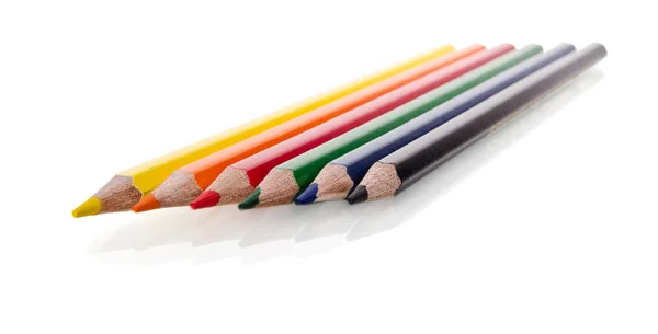 Belos lápis multi-coloridos isolados no fundo branco — Fotografia de Stock