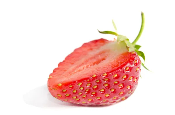 Röda söta jordgubbar isolerad på vit bakgrund — Stockfoto