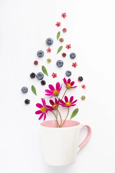 Berries Flowers Cup Composition White Background — Stock Photo, Image