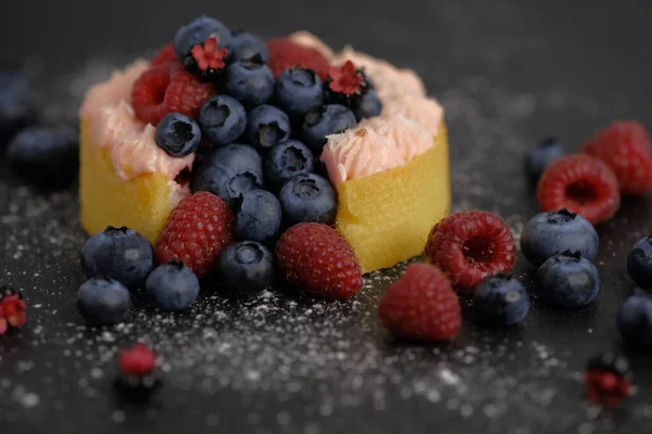 케익이야 맛있는 타르트 빌베리 라즈베리 딸기를 — 스톡 사진