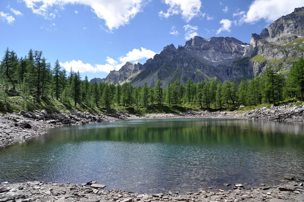Lago alpino panorama — Foto de Stock