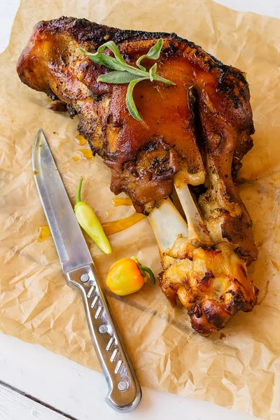 Kızarmış domuz budu.