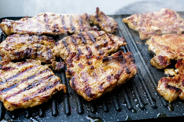 Juicy Pork Neck Steaks Teflon Barbecue Grill — Fotografia de Stock
