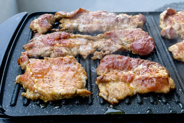 Juicy Pork Neck Steaks Teflon Barbecue Grill — Fotografia de Stock