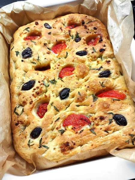Homemade Focaccia Tomatoes Olives Tray — 图库照片