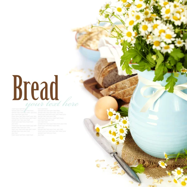 Flowers and bread — Stock Photo, Image