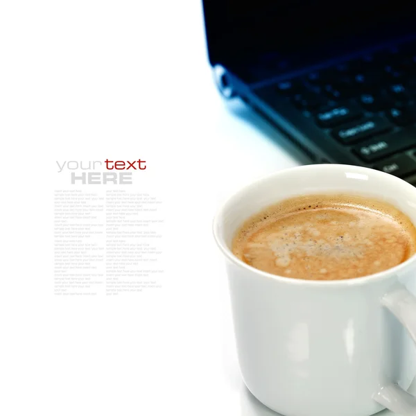A cup of coffee and laptop — Stock Photo, Image