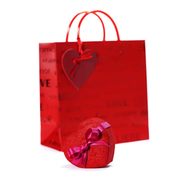 Einkaufstasche und Geschenkbox für Valentin — Stockfoto