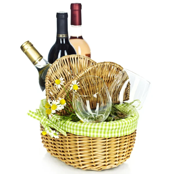 Picnic basket with wine — Stock Photo, Image