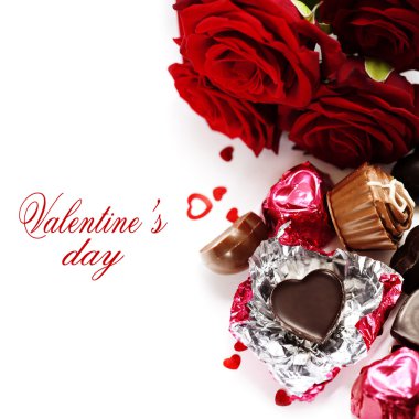 Kırmızı güller ve Sevgililer günü için kalp