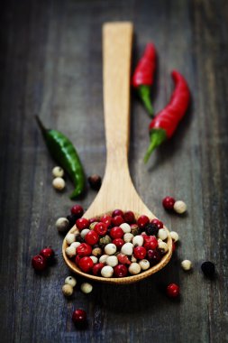 ahşap bir gemide baharat