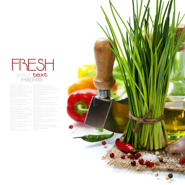 Ein Bund frischer Schnittlauch und Gemüse — Stockfoto
