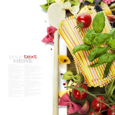 çiğ renkli lazanya levhalar