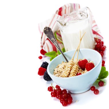 sağlıklı bir kahvaltı ile kase yulaf gevreği