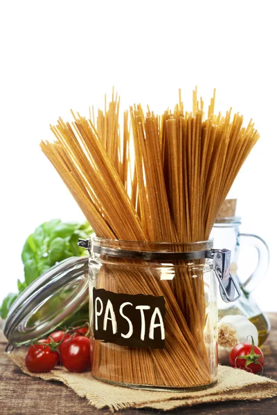 Whole wheat spaghetti — Stock Photo, Image